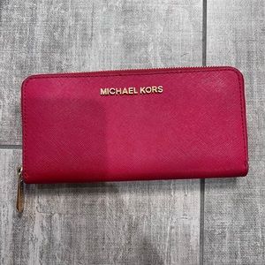 Michael Kors Jet Set Travel Large Saffiano Leather Quarter-Zip Wallet